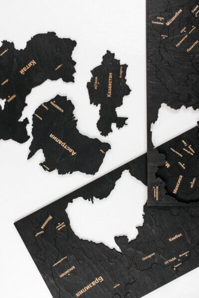 Деревянная карта мира на стену цвета обсидиан многоуровневая купить в Минске с доставкой