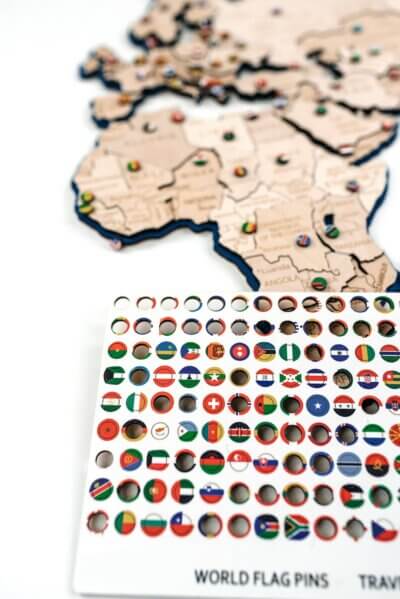 Набор флагов пинов на Деревянную карту мира на стену купить в Минске онлайн с доставкой
