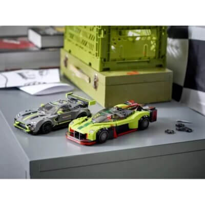Конструктор LEGO Speed Champions 76910: Гоночные автомобили Aston Martin Valkyrie AMR Pro и Aston Martin Vantage GT3